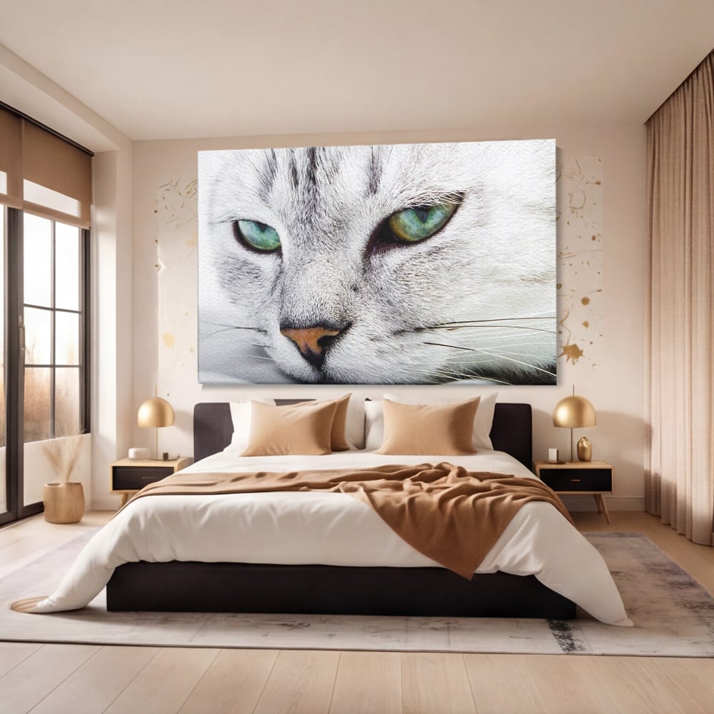 Tablou canvas cu tablou canvas cu ochi de pisica, fara rama, pe sasiu de lemn, pe perete intr-un dormitor